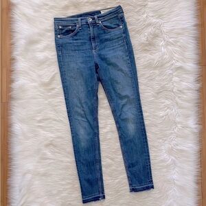 Rag & Bone High Waist Raw Hem Ankle
Skinny Jeans in size 28